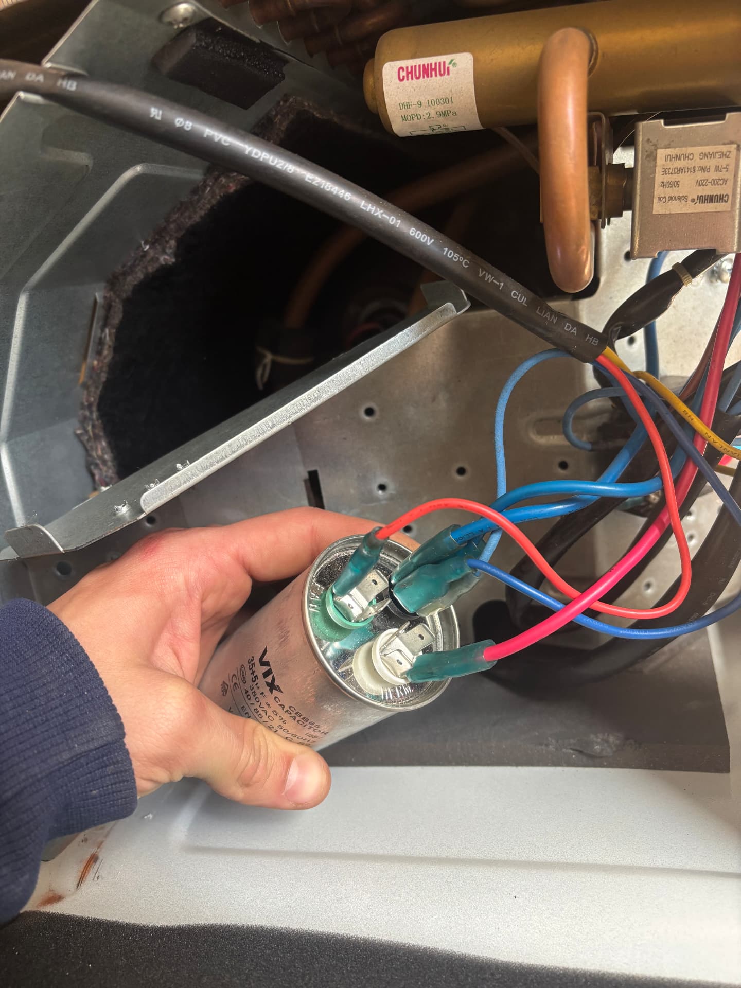 Troca de capacitor em unidade condensadora